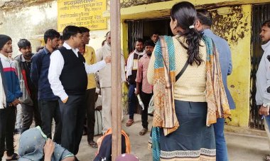 कलेक्टर श्री सूर्यवंशी द्वारा ग्राम बेडदा में ग्राम चौपाल का आयोजन कर ग्रामीणों को शासन की योजनाओ की जानकारी दी : रतलाम