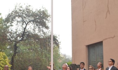 मानव अधिकार आयोग के अध्यक्ष श्री मनोहर ममतानी द्वारा पर्यावास भवन परिसर में ध्वजारोहण किया गया