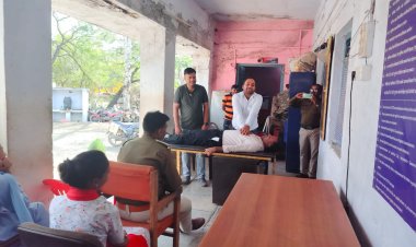 रतलाम जिले में पुलिस कर्मियों को घायलों की जान बचाने के लिए सिखाया जा रहा सीपीआर देना