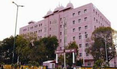 करोड़ों की लागत से बने उज्जैन के चरक हॉस्पिटल में पीने के पानी के लिए तरस रहे मरीज के परिजन