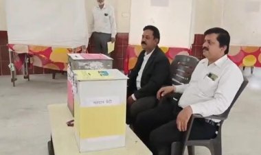 जिला अभिभाषक संघ के चुनाव के लिए मतदान