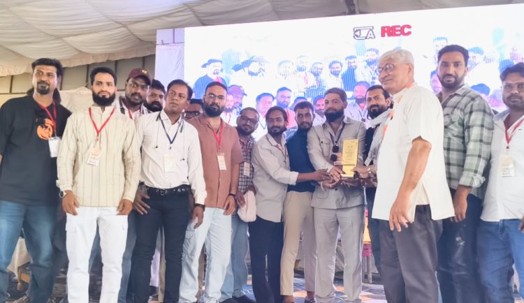 रतलाम का गौरव: मानवाधिकारों के लिए उत्कृष्ट कार्य करने पर APCR जिला अध्यक्ष ज़ुबैर बरकाती भोपाल में सम्मानित 